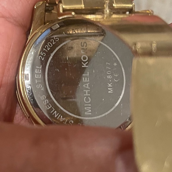 Authentic- Michael Kors Oversized Runway Gold-Tone Watch - Picture 8 of 11